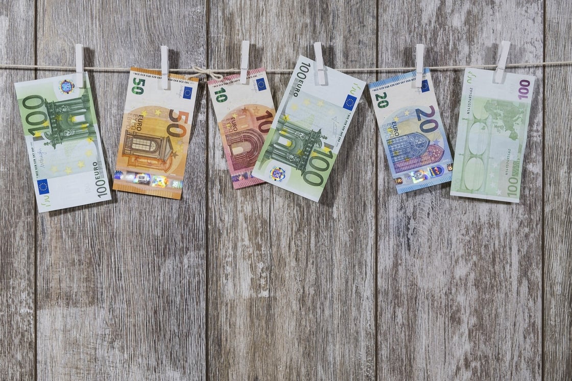 money-g64c2d334e_1920